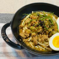 可能是水波蛋、拉麵和文字的圖像