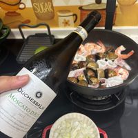 可能是西班牙大鍋飯和文字的圖像