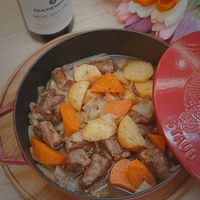 可能是燉小牛膝和文字的圖像