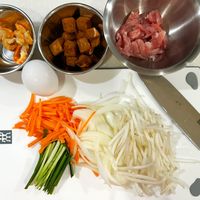 可能是豆腐、麵和顯示的文字是「岡 ጻ 」的圖像