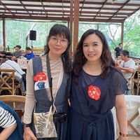 可能是一或多人和文字的圖像