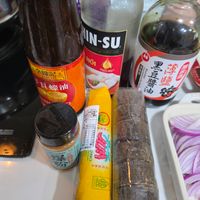 可能是豆腐、炒麵和文字的圖像