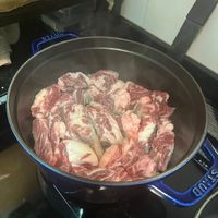 可能是燉小牛膝的圖像