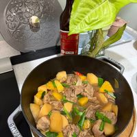 可能是快炒和燉小牛膝的圖像