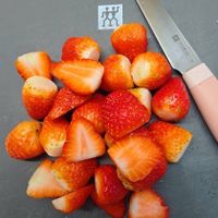 可能是草莓和甜點的圖像