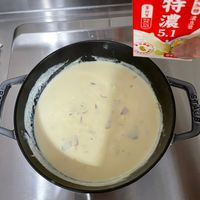 可能是粥、豆腐和顯示的文字是「濃豆 豆 特 5.1 特 濃」的圖像