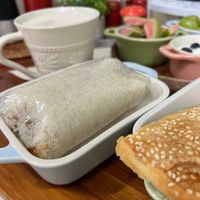 可能是墨西哥捲餅和肉餡餅的圖像