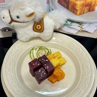 可能是‎甜點、巧克力棒和‎顯示的文字是「 ‎150cc 30-40cc 130g 2大點 5a 皮黑 作法 1地瓜去 地瓜去欢 2 地瓜放入: 地江散 N7 كنا‎ 」‎‎ 的圖像
