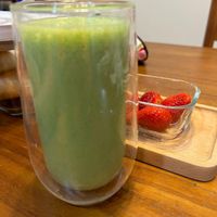 可能是水藻和飲料的圖像