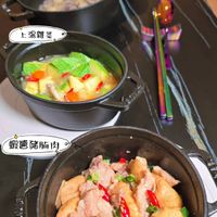 可能是‎拉麵、豆腐、火鍋、粥和‎顯示的文字是「‎四神茶 上温雜菜 蝦醬豬腩肉 . شاب ಸನಸನ‎ 」‎‎ 的圖像