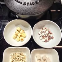 可能是鬆餅機、起司火鍋和豆腐的圖像