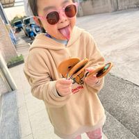 可能是牛角扣大衣的圖像