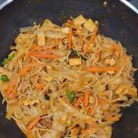 可能是炒飯、炒麵和拉麵的圖像