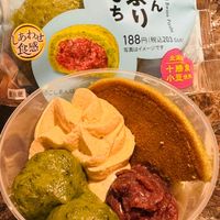 可能是‎戚風蛋糕和‎顯示的文字是「‎た こ 草 نسیان ר し Mugwort Rice 9wort も ち ぷ ቴ5 あ ge RiceCake Cake, Red Bean Paste 188 188円（税込2０304F （税込20304円） 04R) 写真はイメージです 北海道 十勝產 小豆使 あわせ 食感 要冷蔵 のこしあんは‎」‎‎ 的圖像