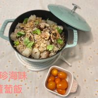 可能是豆腐和顯示的文字是「 ATE 山珍海味 蘿蔔飯 TA STAUR STAUB 」的圖像