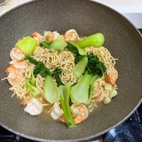 可能是麵、炒麵、義大利麵和拉麵的圖像