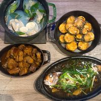 可能是西班牙大鍋飯、炸丸子和火鍋的圖像