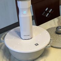 可能是熱水器、泡茶器、吹風機和顯示的文字是「芸 เก 우양 S1AD ZWILLING 福 STAUB 」的圖像