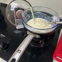 可能是鬆餅機和起司火鍋的圖像