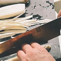 可能是刀和食物的圖像