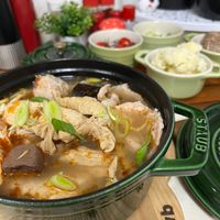 可能是粥、豆腐、火鍋和顯示的文字是「 F AC STAUB Te qne 」的圖像