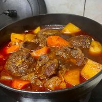 可能是燉小牛膝的圖像