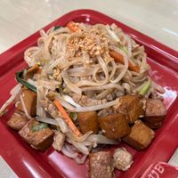 可能是豆腐、拉麵、炒麵和麵的圖像