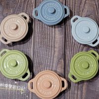 可能是‎顯示的文字是「 ‎STAR SAUS LA ACOCOTE cocò STAUB จมอ STAUB COCOTTE ๐ Bab LÀ Coc GOCOTES OTTE LA STAUG AUe TA00 LA COCOTTE สาิล S STAUI STAUB GOCOTTE GOCOT JE LA STAUB JT料理學習日記 O JT料理 ណាេ GOCOTE رة O ဟ TAUB CALIB TAUS‎ 」‎的圖像