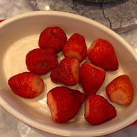 可能是甜點和草莓的圖像