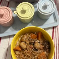 可能是香菇和顯示的文字是「 SYAUE STAUL 」的圖像