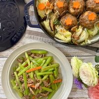 可能是顯示的文字是「 STAUB SIAUB キン」的圖像