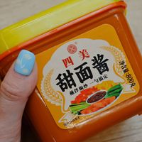 可能是藥物、食物和顯示的文字是「甜面酱 4美 美 四 一句搞定 龍拌焖炒 800克 :800克」的圖像