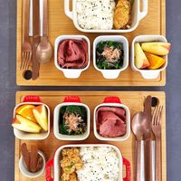 可能是顯示的文字是「 STAUB STAUB STAUB 然 ባን 」的圖像
