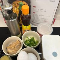 可能是拉麵、豆腐、水波蛋、粥和文字的圖像
