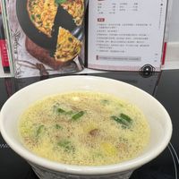 可能是粥、豆腐、拉麵和文字的圖像