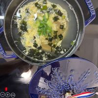可能是拉麵、豆腐、粥和顯示的文字是「 sta ボ staub staub staub Rinna 」的圖像