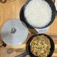 可能是印度香料飯、炒飯和文字的圖像