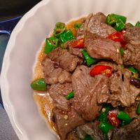 可能是快炒和肉排的圖像