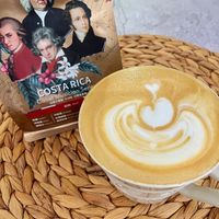 可能是咖啡杯、咖啡和文字的圖像