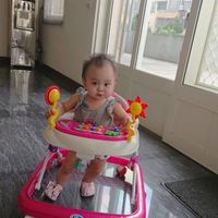 可能是嬰兒和玩具的圖像