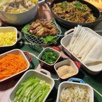 可能是火鍋、豆腐和麵的圖像