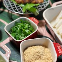 可能是麵、豆腐、火鍋、粥和文字的圖像