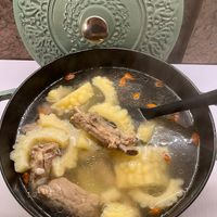 可能是燉小牛膝和粥的圖像