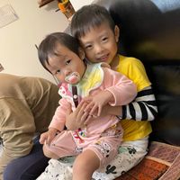 可能是小孩和微笑的圖像