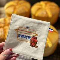 可能是巴布卡麵包、法式長棍麵包和顯示的文字是「 ហិ Rebecca'sHedonism Rebecca's Hedonism 」的圖像