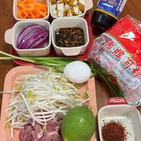 可能是拉麵、豆腐、麵和文字的圖像