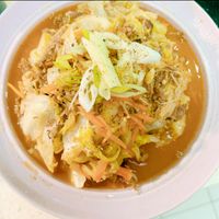 可能是炒麵、豆腐、麵和拉麵的圖像