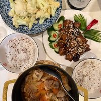 可能是火鍋、麵和豆腐的圖像