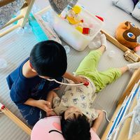 可能是嬰兒和玩具的圖像
