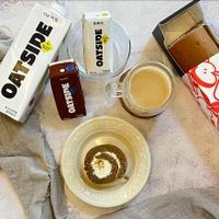 可能是脆皮奶酥蛋糕、巧克力棒、餅乾、燕麥餅乾和文字的圖像
